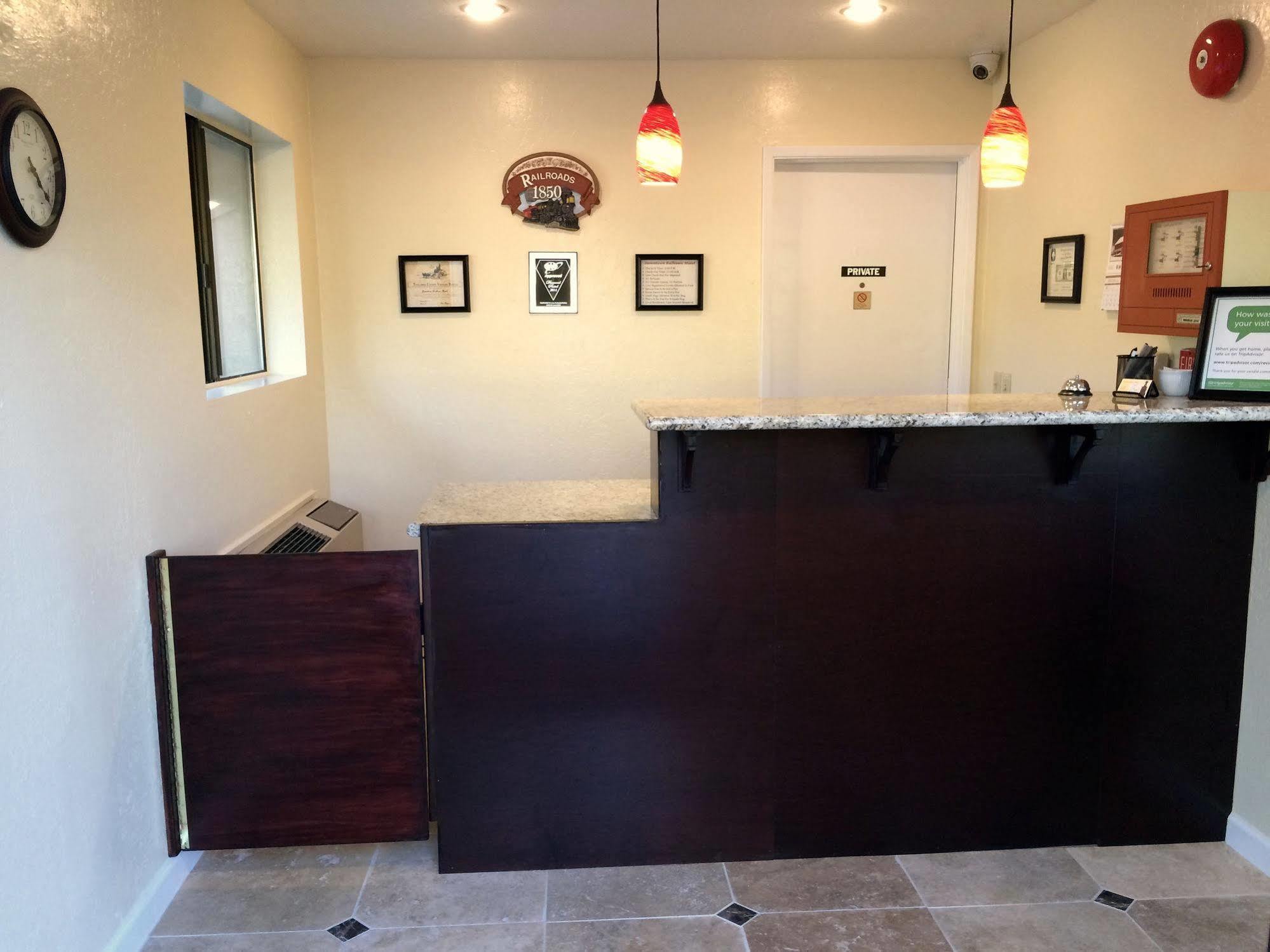 Railtown Motel 2*